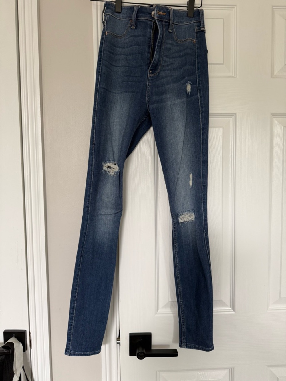 Hollister Medium Blue Distressed Women’s Skinny Jeans
